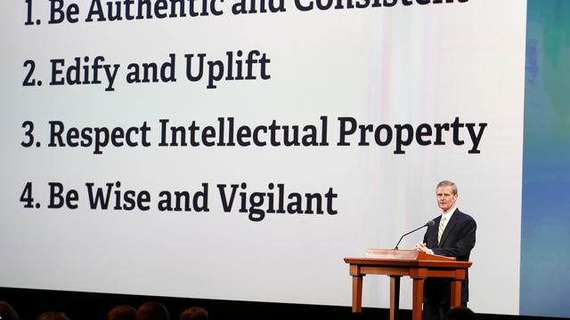 Apustulis aicina pārpludināt Zemi ar pacilājošiem vēstījumiem sociālajos mēdijos